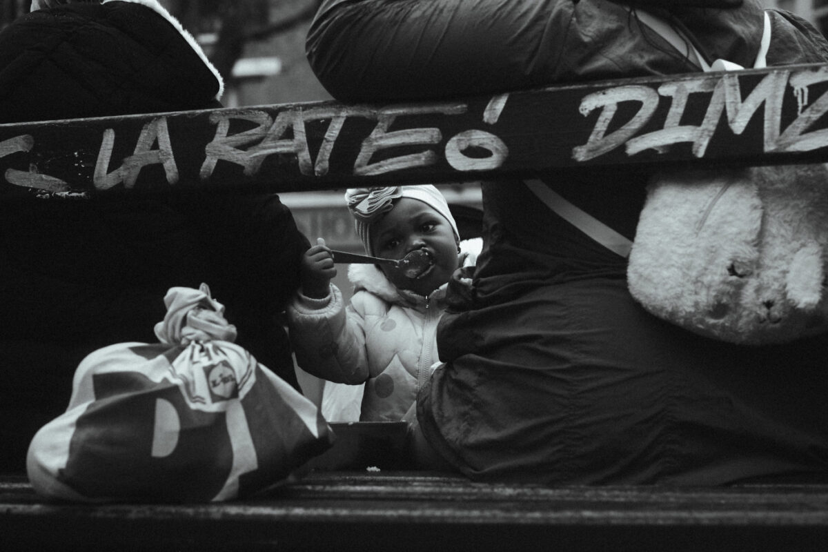 photo bébé rue ville